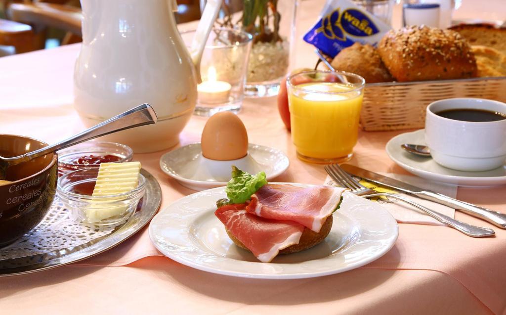Hotel Kaiserpfalz พาเดอร์บอร์น ภายนอก รูปภาพ